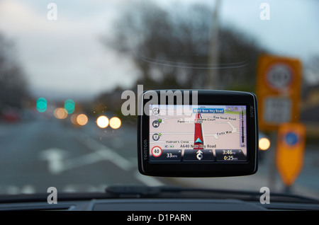 Sat Nav auf dem Bildschirm eines Fahrzeugs. Stockfoto