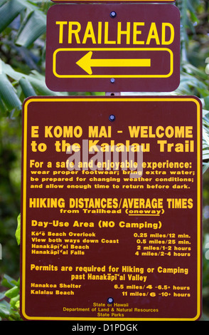 Kalalau Trail Kopf melden Sie markieren ein Wanderweg entlang der Na Pali Küste auf der Insel Kauai, Hawaii, USA. Stockfoto