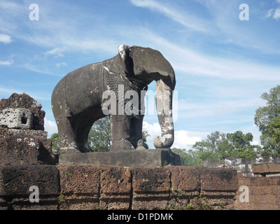 Der Ost-Mebon ist ein alter Tempel der Hindu-Gott Shiva gewidmet und wurde im 10. Jahrhundert in Angkor, Kambodscha. Stockfoto