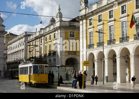 Elektrische Straßenbahn in Lissabon, Portugal Stockfoto