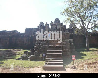 Der Ost-Mebon ist ein alter Tempel der Hindu-Gott Shiva gewidmet und wurde im 10. Jahrhundert in Angkor, Kambodscha. Stockfoto