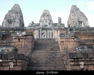 Der Ost-Mebon ist ein alter Tempel der Hindu-Gott Shiva gewidmet und wurde im 10. Jahrhundert in Angkor, Kambodscha. Stockfoto