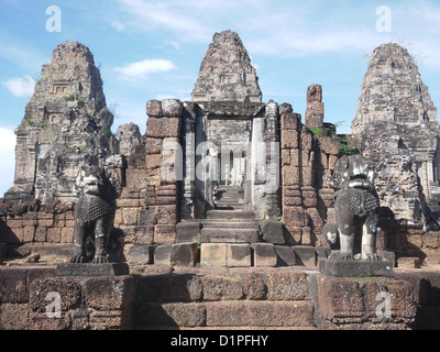 Der Ost-Mebon ist ein alter Tempel der Hindu-Gott Shiva gewidmet und wurde im 10. Jahrhundert in Angkor, Kambodscha. Stockfoto