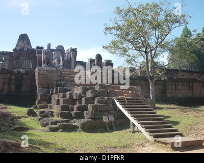 Der Ost-Mebon ist ein alter Tempel der Hindu-Gott Shiva gewidmet und wurde im 10. Jahrhundert in Angkor, Kambodscha. Stockfoto