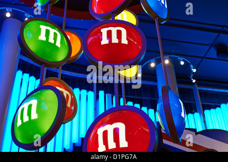 Innenraum des M & M speichern Leicester Square in London UK Stockfoto