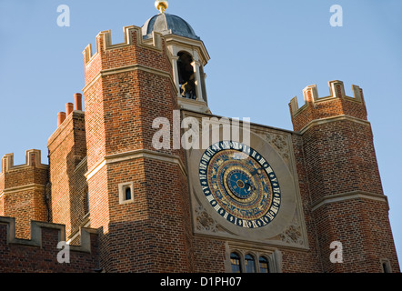 Die astrologische Uhr in Hampton Court in Middlesex Stockfoto