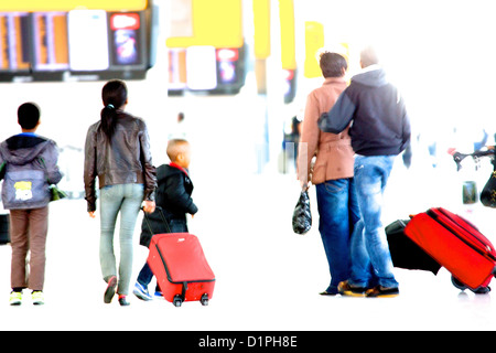 Passagiere in der Ankunftshalle, London Heathrow Airport Terminal 5, fünf Stockfoto