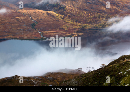 Eine trübe Herbst Tag im Gleann Bianasdail und Loch Maree in den schottischen Highlands. Stockfoto