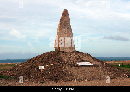 COPPs-Denkmal, ein Stein an Hayling Island Küste engagierten Mitglieder der Combined Operations Pilotage Parteien Stockfoto