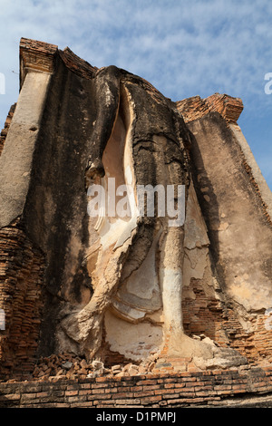 Zu Fuß Buddha am Wat Chetuphon - berühmt für vier Buddha-Statuen der enormen Größe in unterschiedlichen Haltungen: sitzen, liegen, zu Fuß Stockfoto