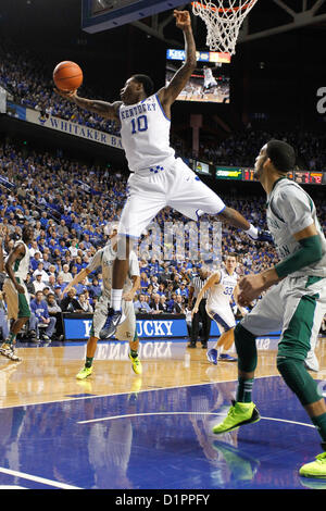 2. Januar 2013 bewachen - Lexington, KY, USA - Kentucky Wildcats ARCHIE GOODWIN schwebt in für einen Rebound, wie Kentucky Eastern Michigan 90-38 geschlagen. (Kredit-Bild: © Mark Cornelison/Lexington Herald-Leader/ZUMAPRESS.com) Stockfoto