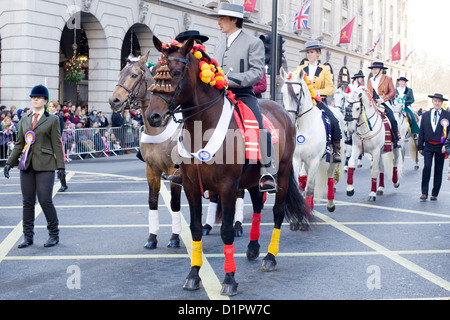 Feier-Hauptstadt der Welt "ist das Thema für Londoner New Year es Day Parade im Jahr 2013 Stockfoto