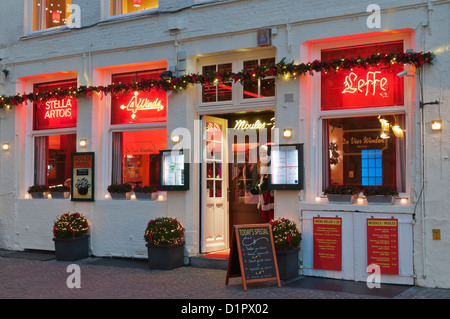 Restaurant-Grote Markt Brügge Belgien Stockfoto