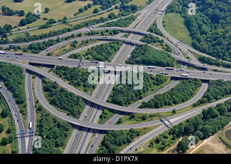 Luftaufnahme der Autobahnausfahrt 12 M25 und M3 Stockfoto