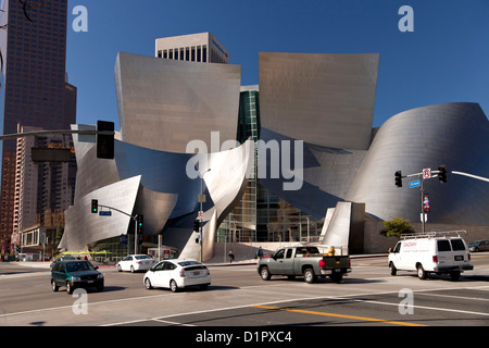 Verkehr an der Walt Disney Concert Hall, Downtown Los Angeles, California, Vereinigte Staaten von Amerika, USA Stockfoto