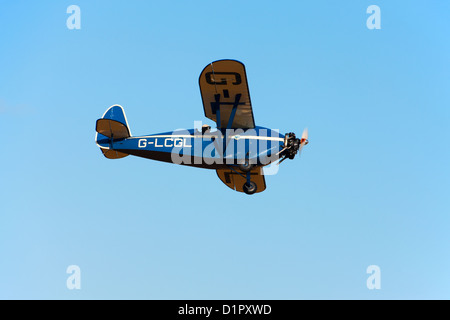 Comper CLA7 Swift Replica G-LCGL im Flug Stockfoto