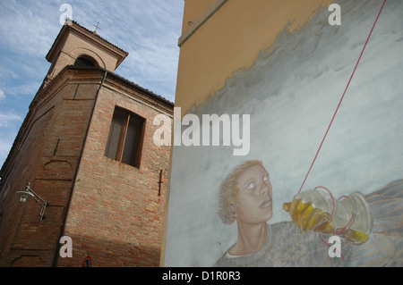 Dozza (Bologna) Italien: eines der vielen Wandmalereien des Städtchens Stockfoto