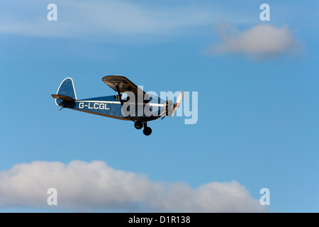 Comper CLA7 Swift Replica G-LCGL im Flug über Breighton Flugplatz Stockfoto