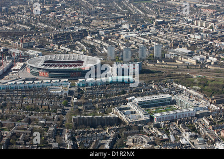 Luftaufnahme zeigt Highbury und Emirates Stadium im Verhältnis zueinander Stockfoto