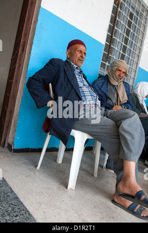 Südlich von Tunesien, El Hamma Leute in einer Kaffeebar Stockfoto