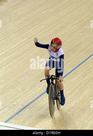 Laura Trott (GBR, Großbritannien) feiert. Bahnradsport Stockfoto