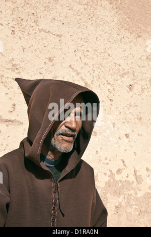 Marokko, Ouarzazate, Mann in traditioneller Kleidung. Stockfoto