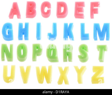 Schwamm-Schaum Buchstaben des Alphabets isoliert auf weiss Stockfoto