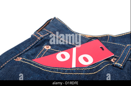 Red Sale-Tag mit Prozentsatz-Symbol in der Blue Jeans Tasche Stockfoto