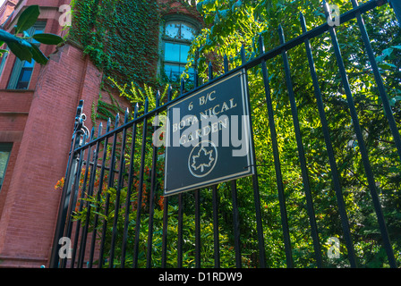 New York, East Village, E. 6. Straße 'Botanischer Garten', Gemeinschaftsgärten, Zeichen auf Zaun, lokalen Nachbarschaften Stockfoto