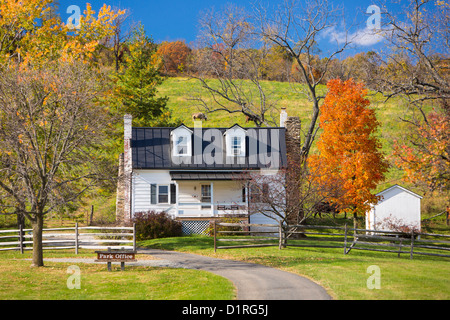 DELAPLANE, VIRGINIA, USA - Park Bürogebäude im Himmel Wiesen State Park. Stockfoto