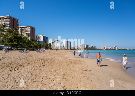 SAN JUAN, PUERTO RICO - Isla Verde Beach Resort Gegend. Stockfoto