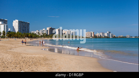 SAN JUAN, PUERTO RICO - Isla Verde Beach Resort Gegend. Stockfoto