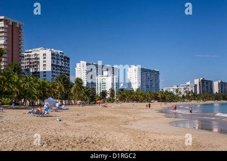 SAN JUAN, PUERTO RICO - Isla Verde Beach Resort Gegend. Stockfoto