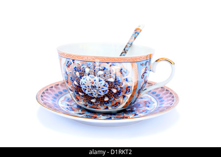 Tasse mit Teller isoliert auf weißem Hintergrund. Stockfoto