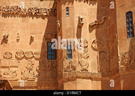 Armenische bas Reliefs an der Außenseite des 10. Jahrhunderts armenisch-orthodoxe Kathedrale des Heiligen Kreuz auf der Insel Akdamar, See Van Türkei Stockfoto