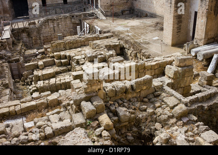 Ruinen in den Alcazar de Los Reyes Cristianos in Córdoba, Spanien. Stockfoto