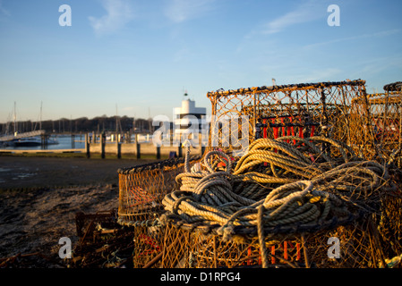 Hummer-Töpfe auf dem Kai in Warsash auf dem Fluss Hamble UK Stockfoto