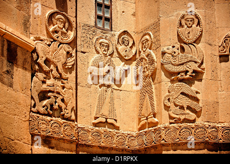 Armenische bas Reliefs an der Außenseite des 10. Jahrhunderts armenisch-orthodoxe Kathedrale des Heiligen Kreuz auf der Insel Akdamar, See Van Türkei Stockfoto