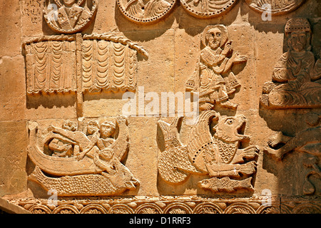 Armenische bas Reliefs an der Außenseite des 10. Jahrhunderts armenisch-orthodoxe Kathedrale des Heiligen Kreuz auf der Insel Akdamar, See Van Türkei Stockfoto