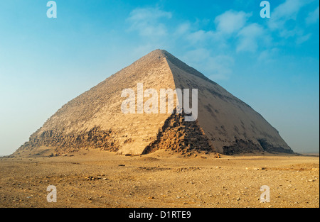 Bent Pyramid gebaut unter alten Reiches Pharao Sneferu (2600 v. Chr.), Dahshur, Ägypten Stockfoto