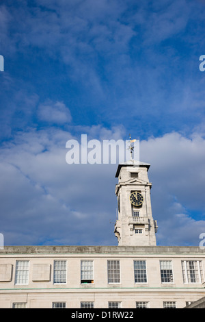 Nottingham University Portland Gebäude mit Uhrturm gegen blauen Himmel Stockfoto