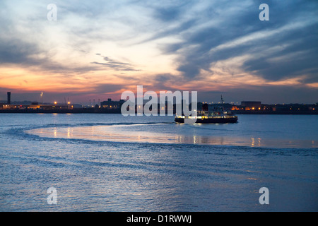 Liverpool Fähre über den Mersey Stockfoto