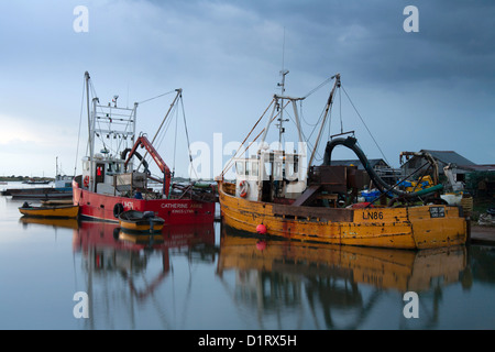 Norfolk Brancaster königlichen Angelboote/Fischerboote im Hafen. Stockfoto