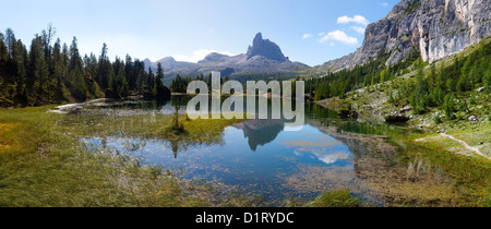 Lago Federa, in den Background Becco di Mezzodý, Dolomiten, Veneto, Italien Stockfoto