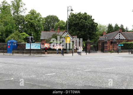 Eingang zu den Botanischen Gärten an der Kreuzung von Byres Road, Kreuzung von Great Western Road und Queen Margaret Drive, Glasgow, Schottland, Großbritannien Stockfoto