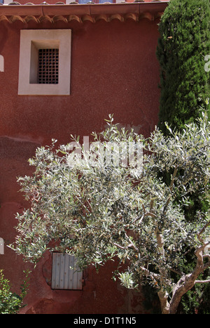 Bunte Häuser im Roussillon im Luberon, Provence, Frankreich Stockfoto