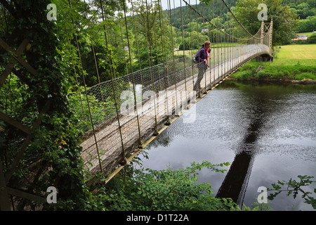 Die Pioniere Hängebrücke über den Fluss Conwy, Betws-y-Coed, Conwy, Nordwales Stockfoto