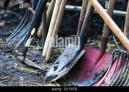 Schaufeln und Hacks von Charburnern bei der Arbeit in Grevenbroich, Deutschland Stockfoto