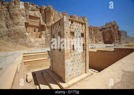 Kaaba-ye Zartosht und die Gräber der Könige in der Nekropole Naqsh-e Rostam in der Nähe von Persepolis, Iran Stockfoto