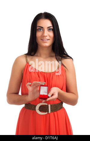 Junge Frau mit Verlobungsring in box Stockfoto
